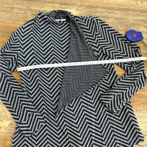 Trina Turk Cardigan - Picture 6 of 7